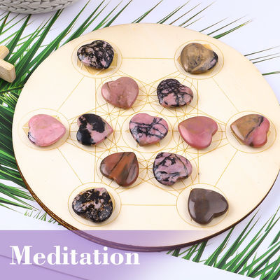 Cristais em forma de coração de rodonita para equilibrar os chakras