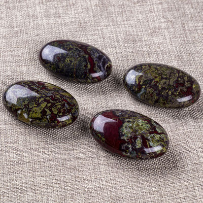 Pedra de sangue de dragão natural de forma oval Pedra artesanal de dragão Pedra de sangue de palma Pedra preciosa para decoração doméstica