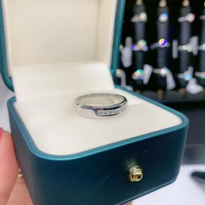 Anel de noivado de diamantes de ouro Moissanite de 18 quilates