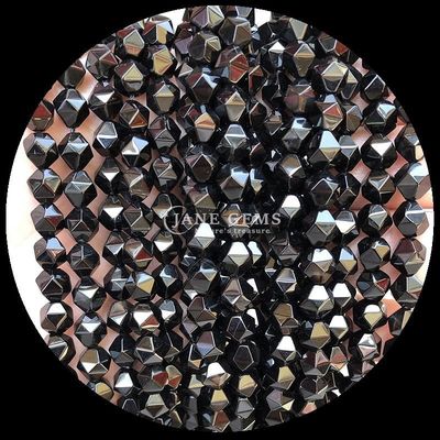 Deslumbrante corte de diamante, contas de pedra preciosa multicoloridas, quartzo claro, cordas soltas de carneliano, para a elaboração de jóias requintadas