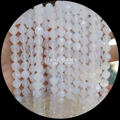 Deslumbrante corte de diamante, contas de pedra preciosa multicoloridas, quartzo claro, cordas soltas de carneliano, para a elaboração de jóias requintadas
